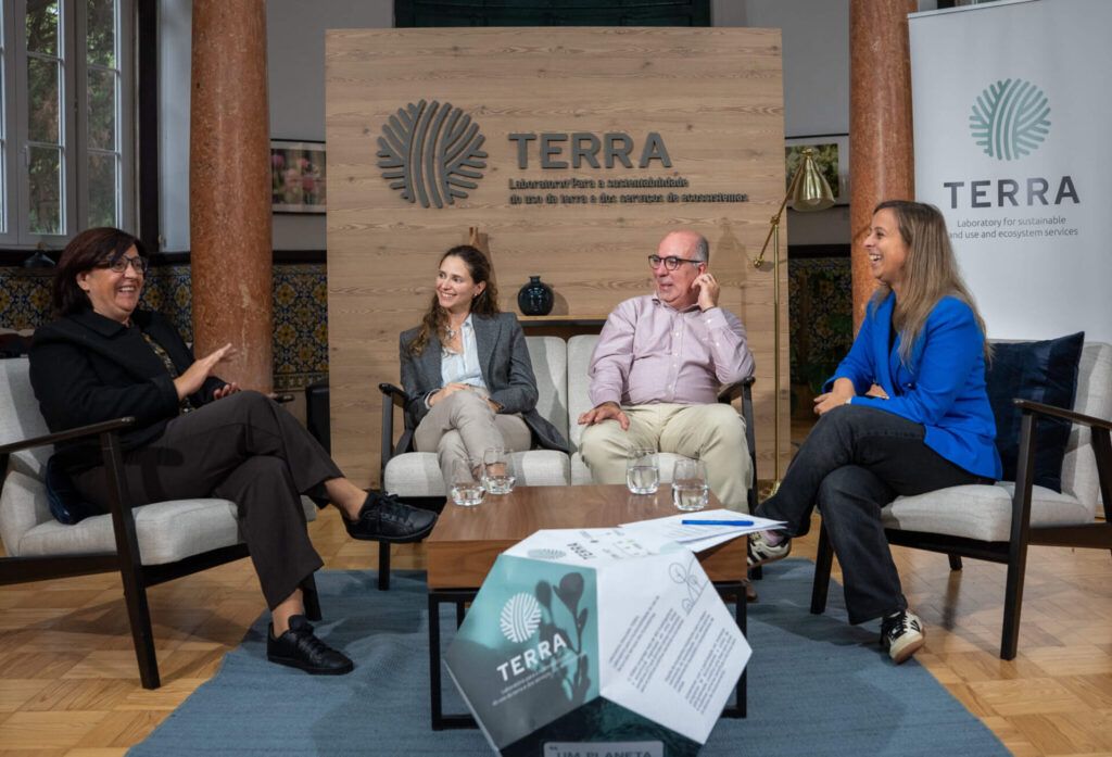 The second session of the TERRA Viva debate series “The Role of Ecosystems in the Evolution of Antibiotic Resistance” is now available debate antibioticos terra viva labterra 1 2048x1393 1