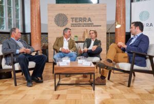 Terceira sessão do Ciclo de Debates da TERRA Grande já disponível: “Os direitos dos agricultores na utilização da água” Terceira sessão do Ciclo de Debates da TERRA Grande já disponível: “Os direitos dos agricultores na utilização da água”