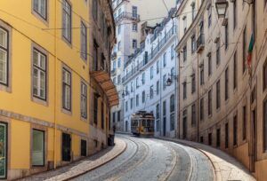 TERRA researcher authors two opinion articles in Jornal SOL on territory, housing, and public policies
